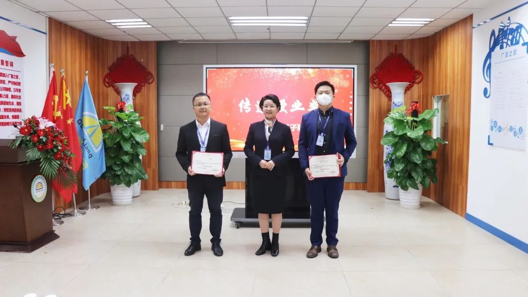 1675241434375379 1675241434375379